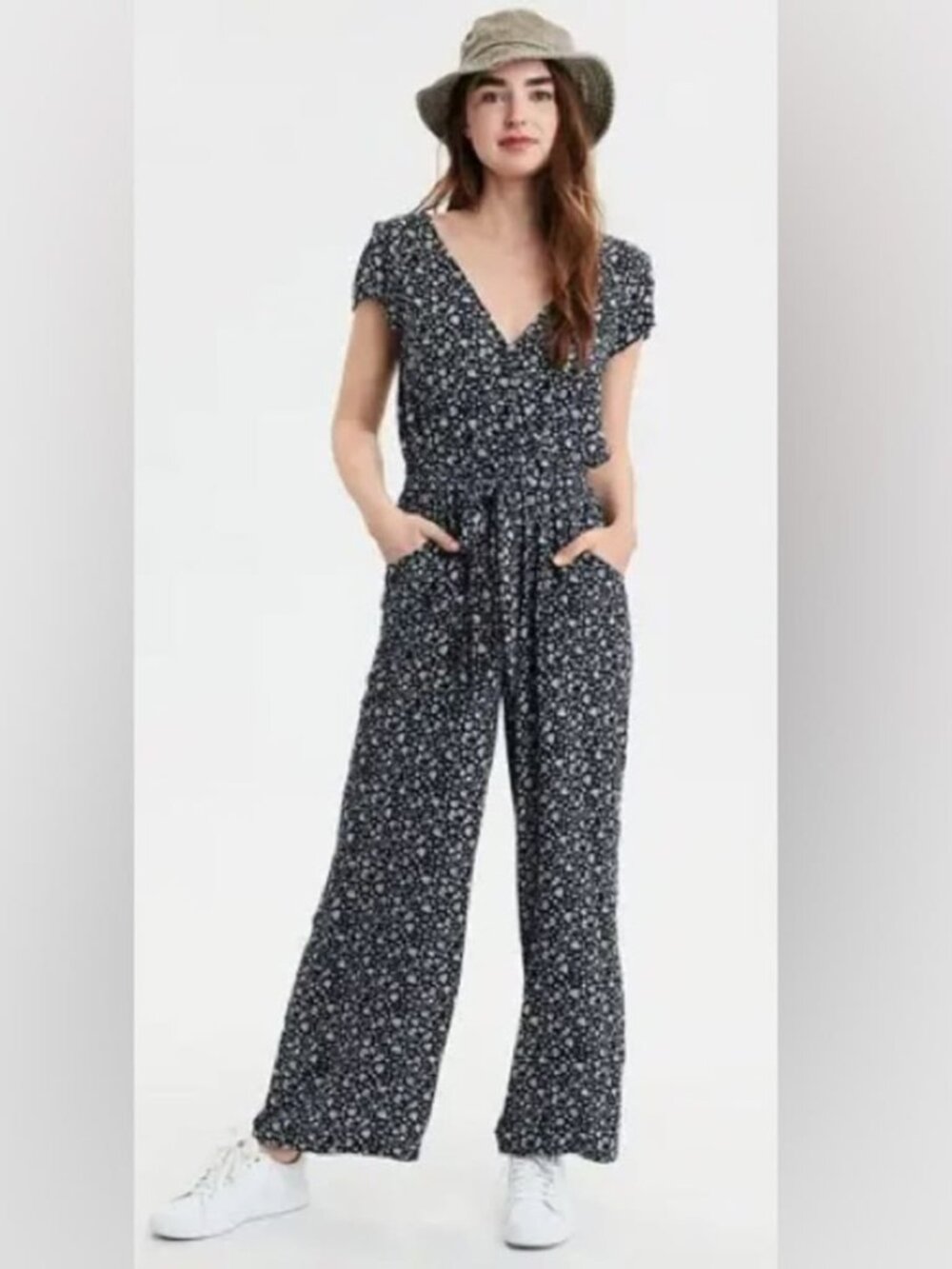☆ AEO Ditsy Floral Jumpsuit